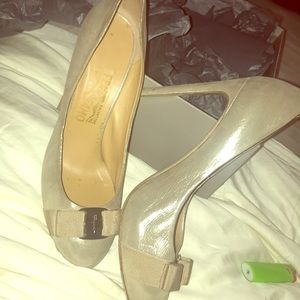 Salvatore ferragamo metallic pump